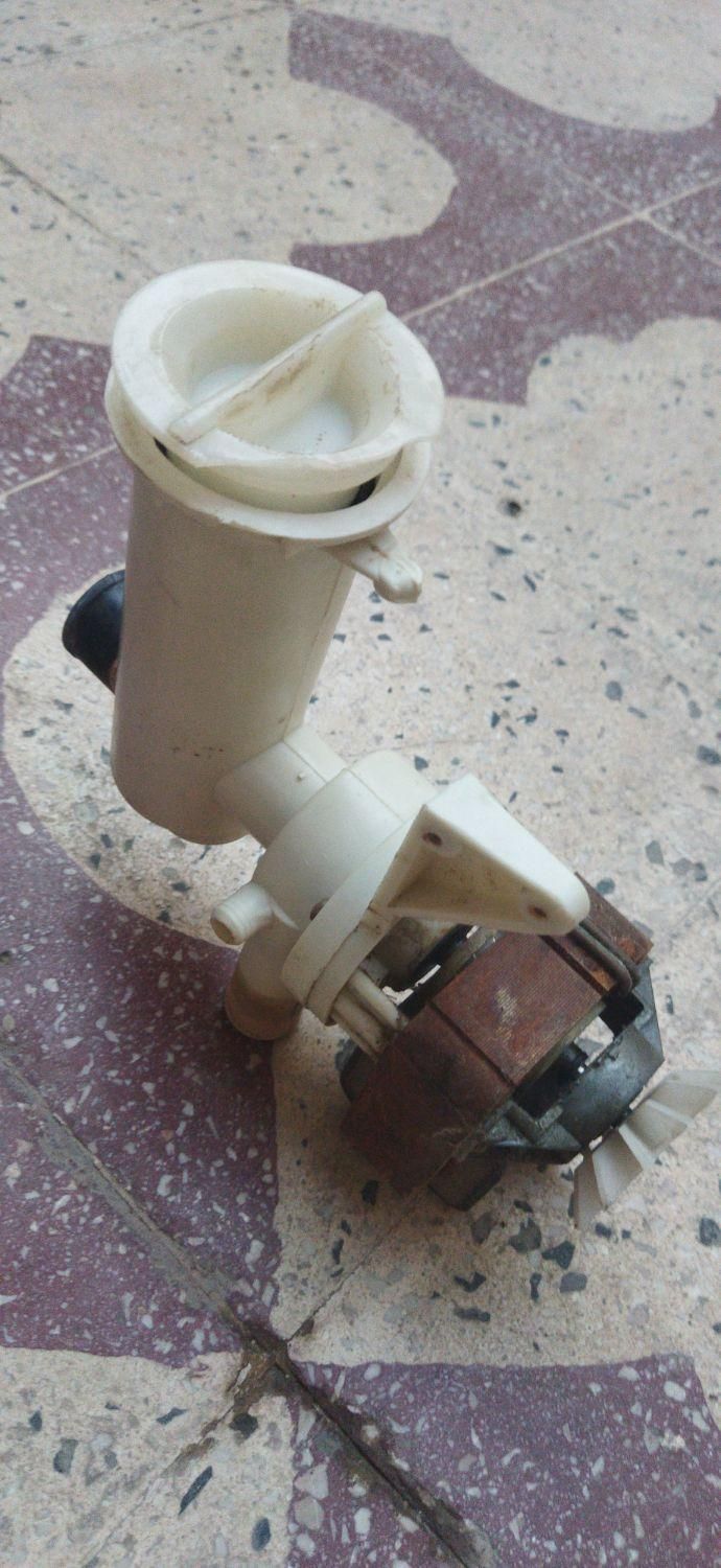 تعدادی قطعه هایی از لباسشویی آزمایش مدل 2001|ماشین لباسشویی و خشککن لباس|کازرون, |دیوار