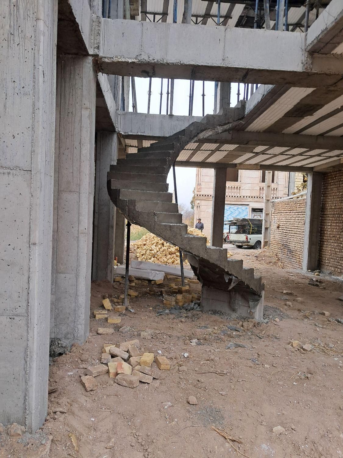 طراحی واجرای پله گردون بتنی نجفی|خدمات پیشه و مهارت|خرمدره, |دیوار