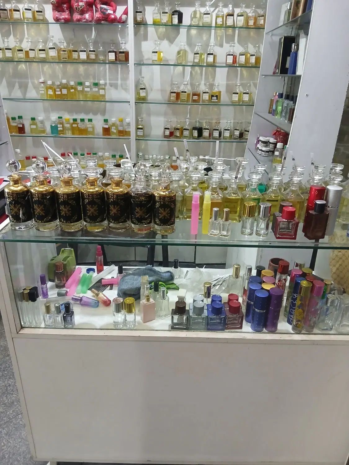 فروشنده حرفه ای عطرادکلن با درصدوتشویقی عالی|استخدام بازاریابی و فروش|باقرشهر, |دیوار