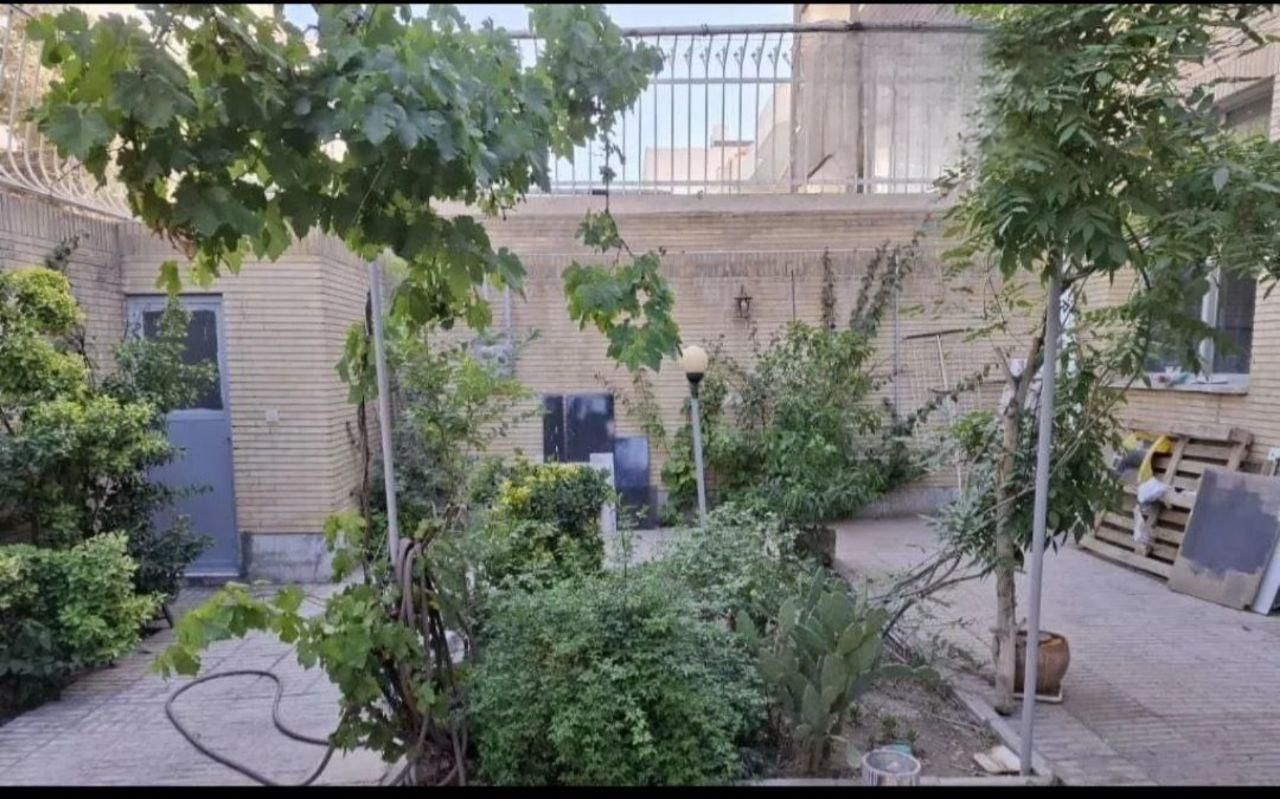 فروش خانه ویلایی در گلزار اول|فروش خانه و ویلا|اصفهان, کوی گلزار|دیوار