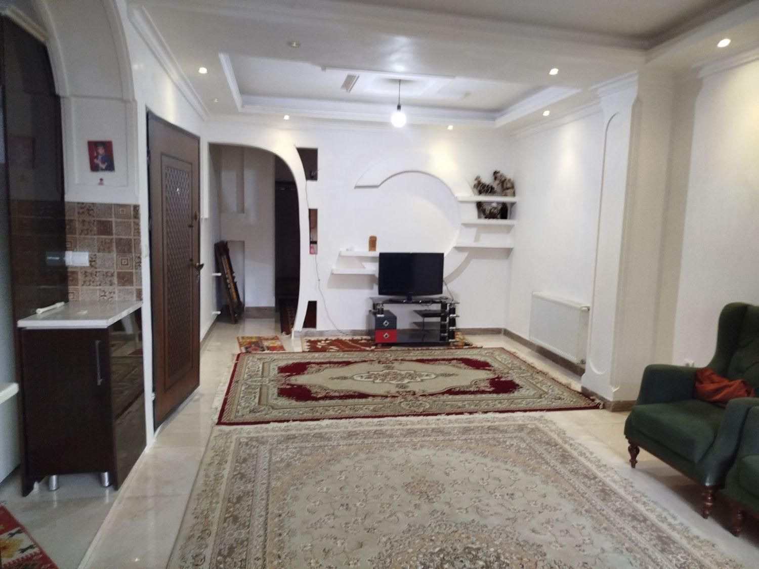 آپارتمان دوخوابه تمیز در هلال احمر|اجارهٔ کوتاه‌مدت آپارتمان و سوئیت|رشت, هلال احمر|دیوار