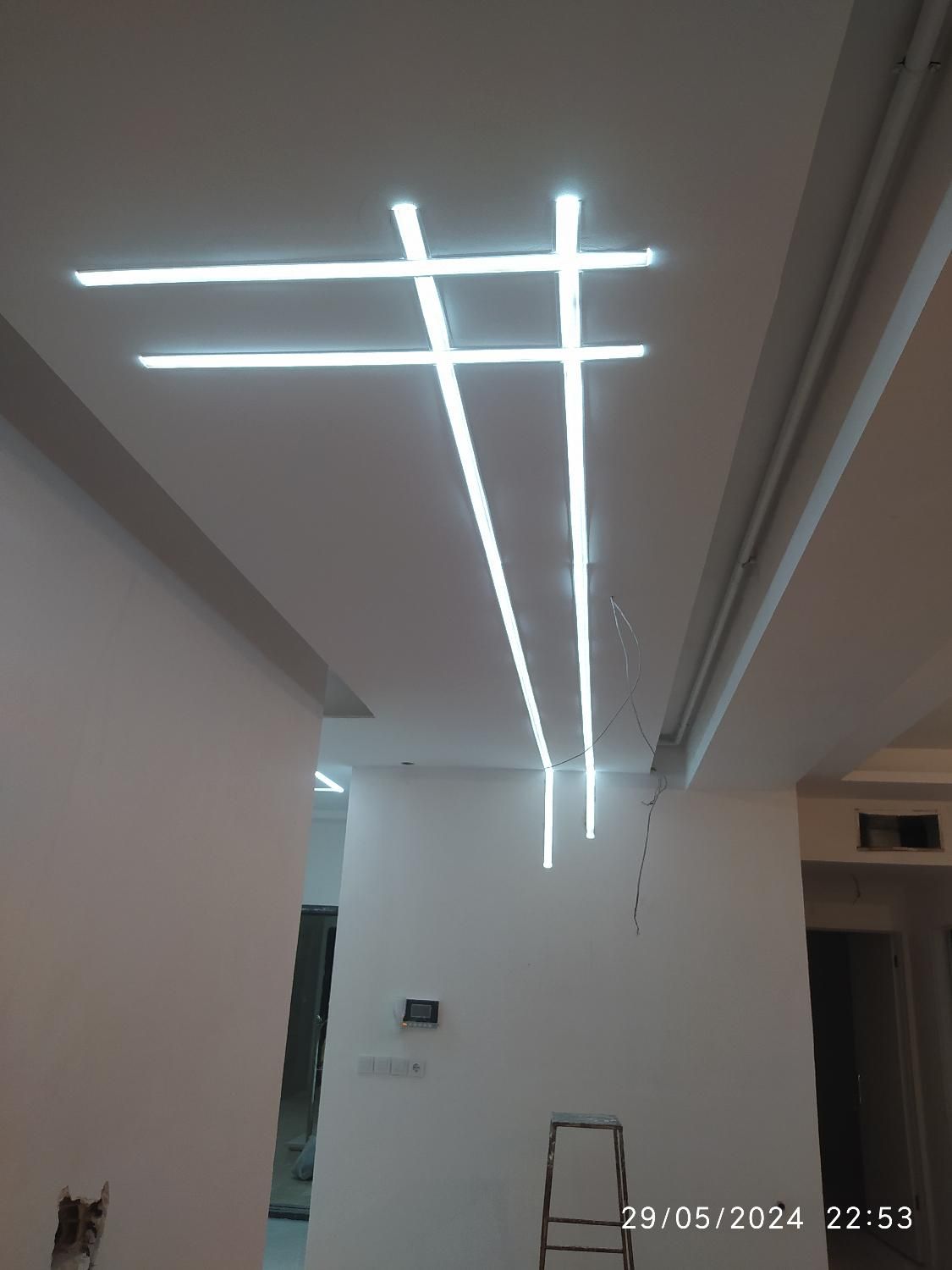 برقکار لاینر هالوژن ریسه ایفون لوستر خردهکاری|خدمات پیشه و مهارت|قزوین, |دیوار