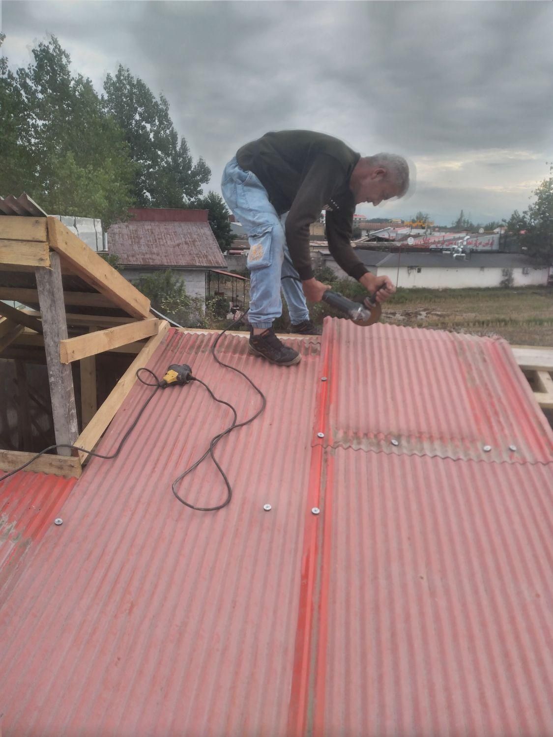 نجاری وحلب زدن  با ۲۳ سال  تجربه کاری|خدمات پیشه و مهارت|رشت, دروازه لاکان|دیوار