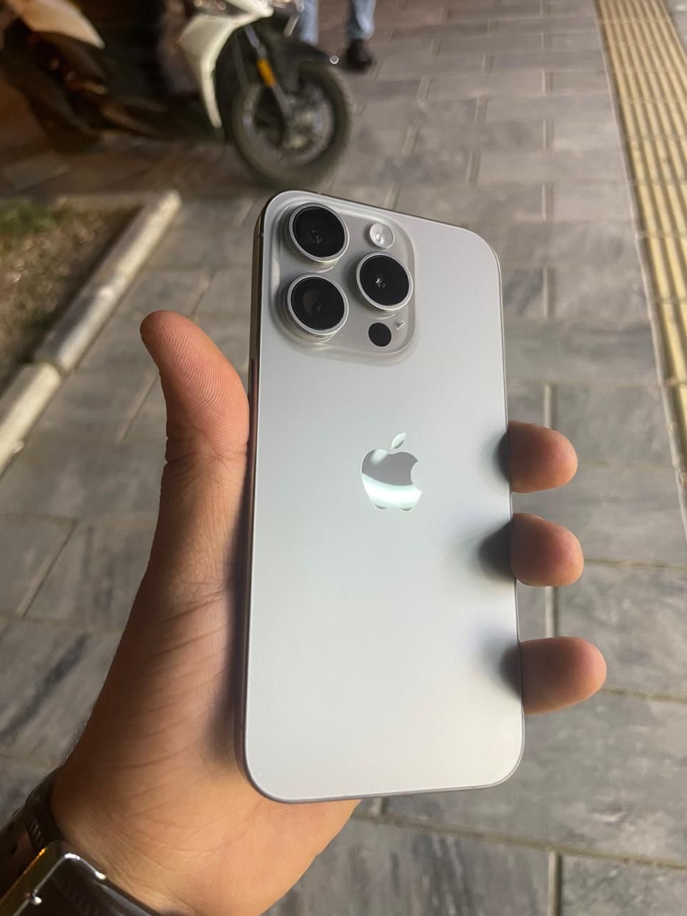 اپل iPhone 15 Pro با حافظهٔ ۲۵۶ گیگابایت|موبایل|مشهد, شهید رضوی|دیوار