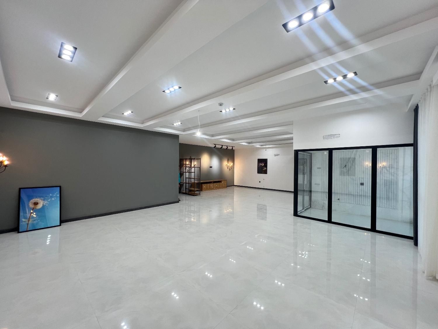 ۱۸۰متر تک‌واحدی/ نشیمن پذیرایی مجزا/ تراس‌شیشه‌ای|فروش آپارتمان|مشهد, الهیه|دیوار