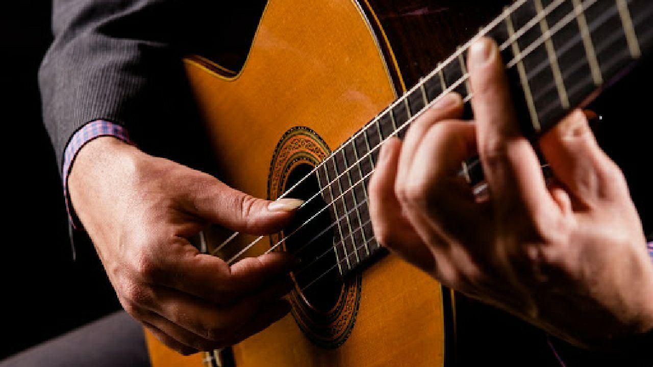 آموزش گیتار همراه با آواز از مبتدی تا پیشرفته|خدمات آموزشی|اصفهان, بهارستان|دیوار