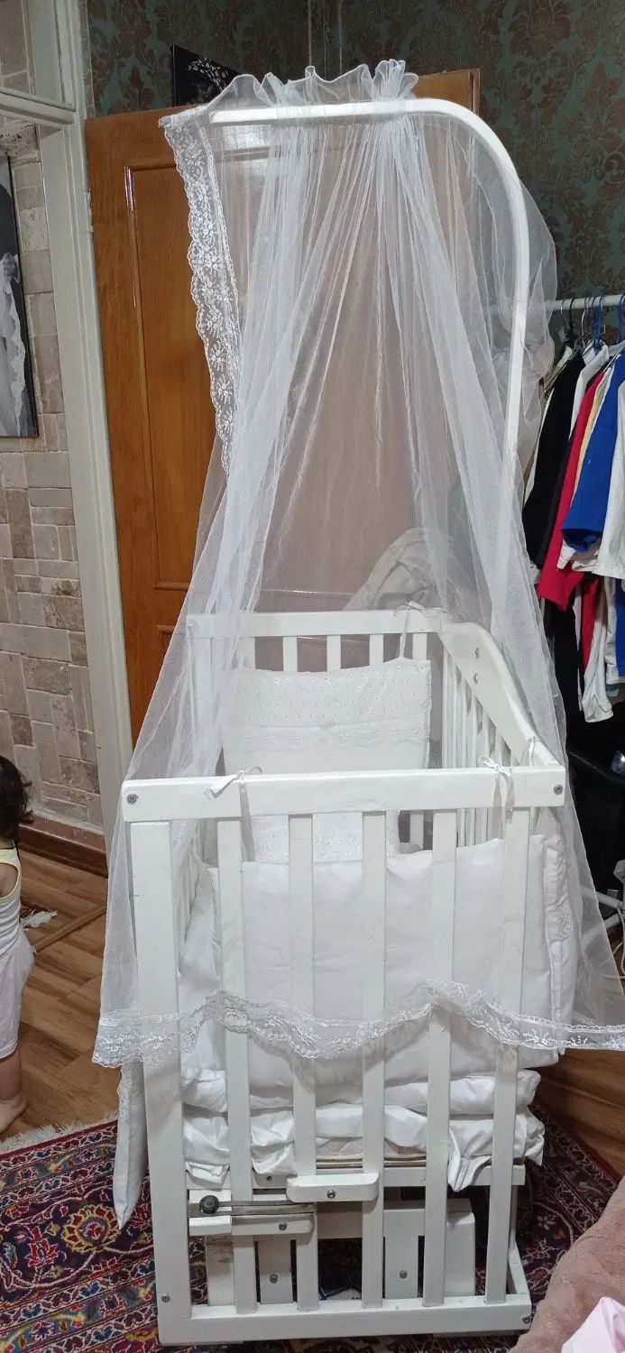 تخت کنار مادری چوب به همراه تشک و سرویس گارددار|تخت و صندلی بچه|ری, جوانمرد قصاب|دیوار