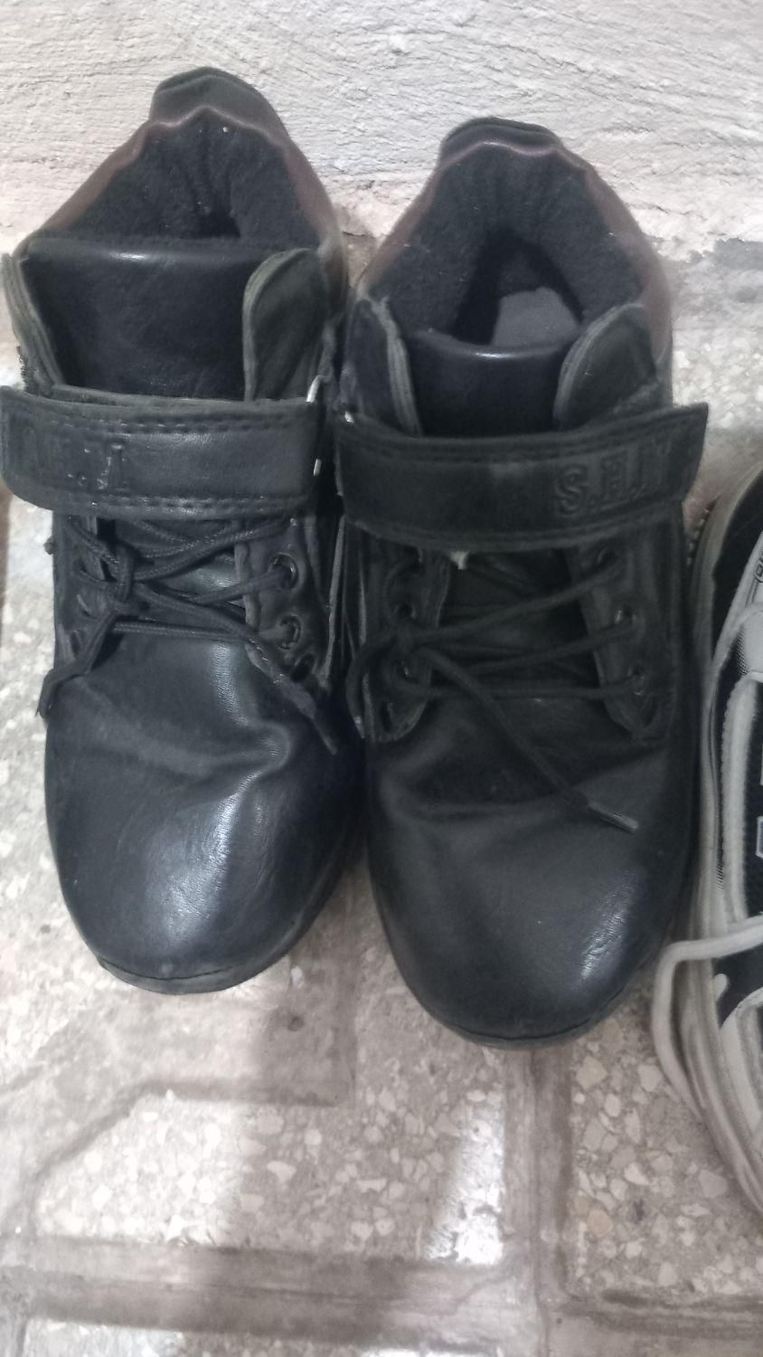 سه تا کفش سالم یکش پوتون بود|لباس|اقبالیه, |دیوار