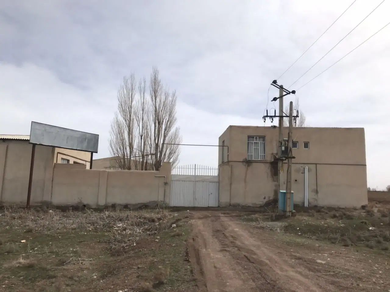 معاوضه  گاوداری با ملک در مرکز یا بالای تهران|فروش دفتر صنعتی، کشاورزی، تجاری|سراب, |دیوار