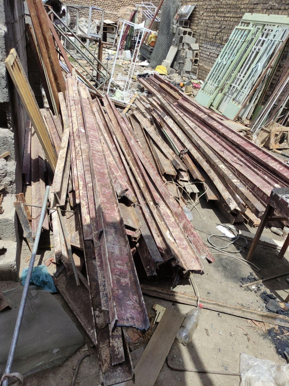 خرید ضایعات آهن درب پنجره تخریب ساختمان و....|عمده‌فروشی|اصفهان, شهرک کاوه|دیوار