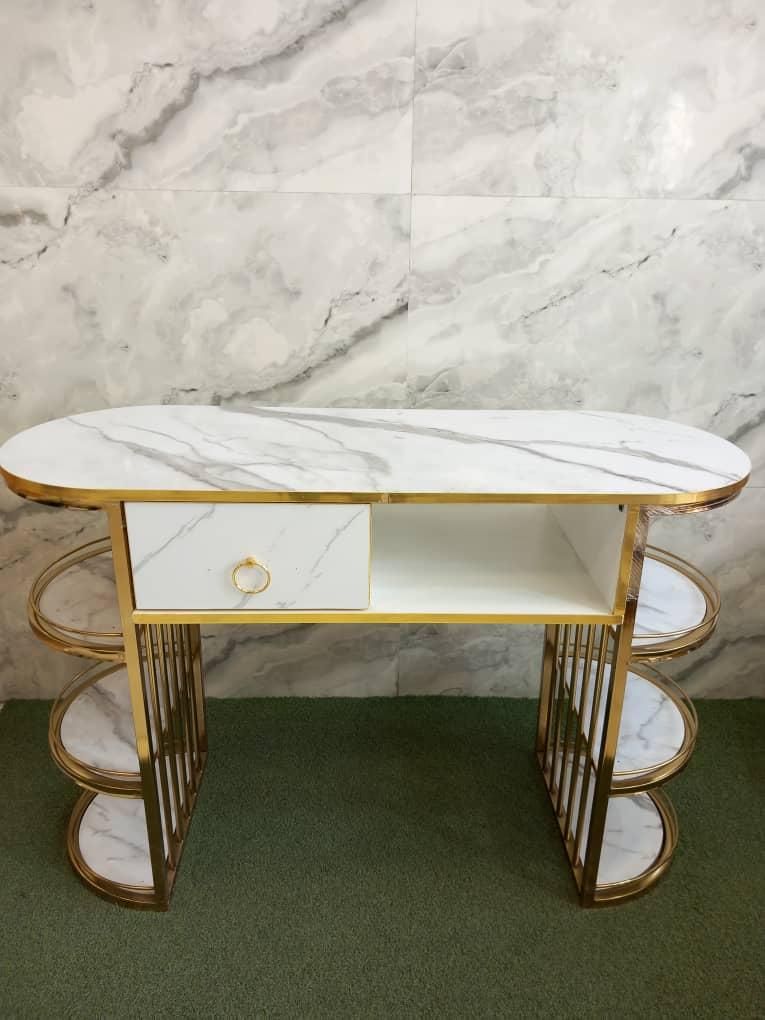 میز ناخن|آرایشگاه و سالن‌های زیبایی|ارومیه, |دیوار