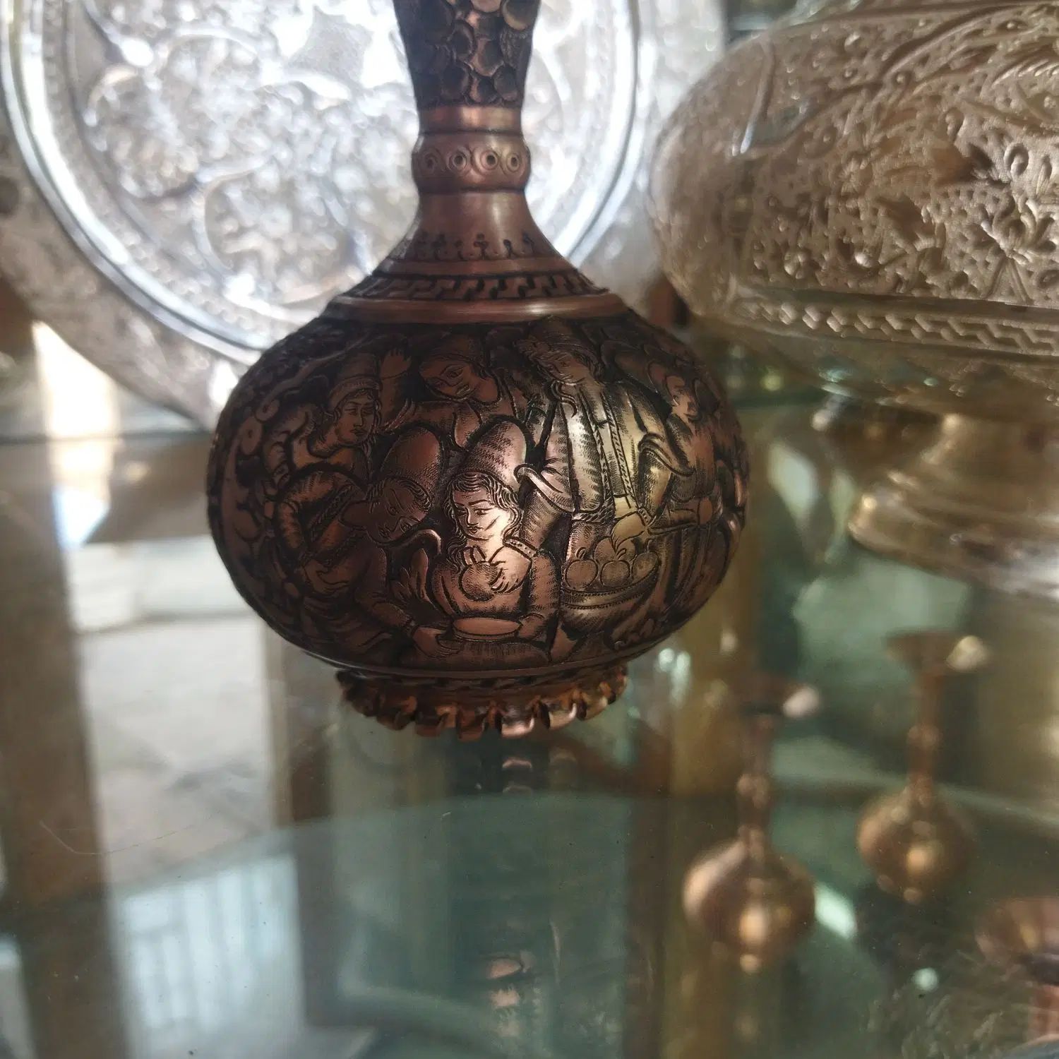 گلدان مسی قلمزنی شده ،طرح مینیاتور ،قلم عالی|کلکسیون اشیاء عتیقه|اصفهان, شهرستان|دیوار