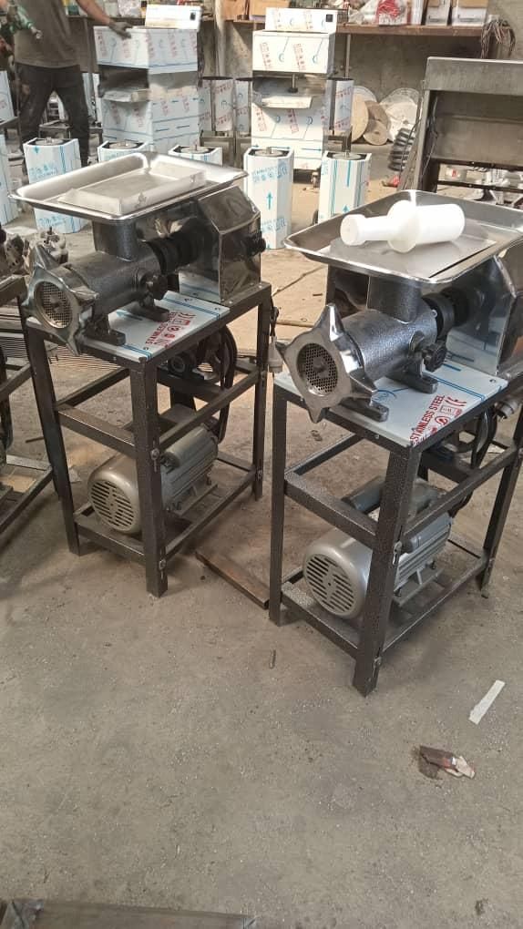 چرخ گوشت ۳۲ متحرک|کافیشاپ و رستوران|تهران, باشگاه نفت|دیوار