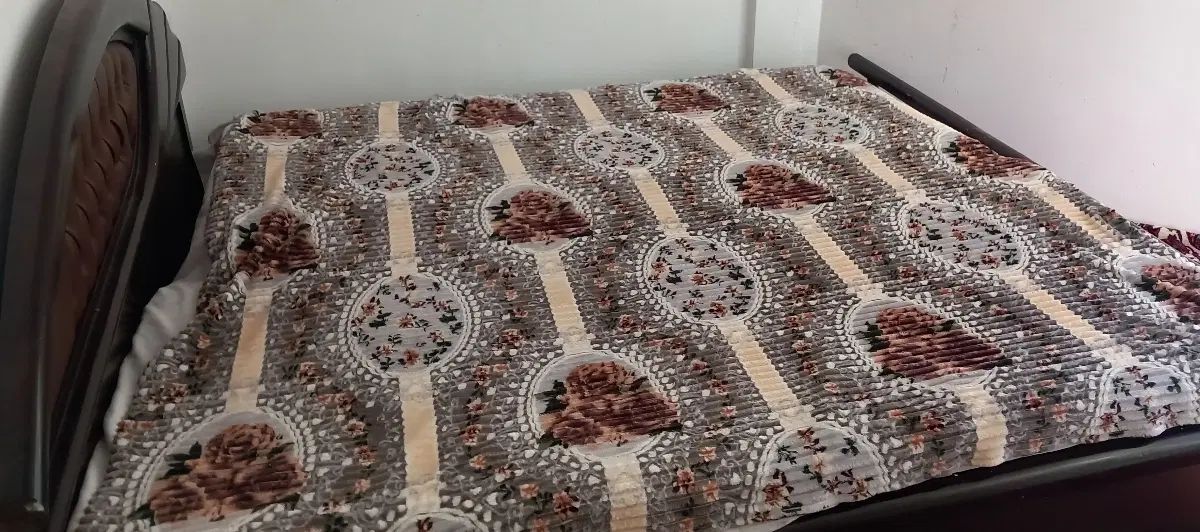 تخت دونفره با دوعدد زیرتختی چوبی|تخت و سرویس خواب|مشهد, انقلاب|دیوار