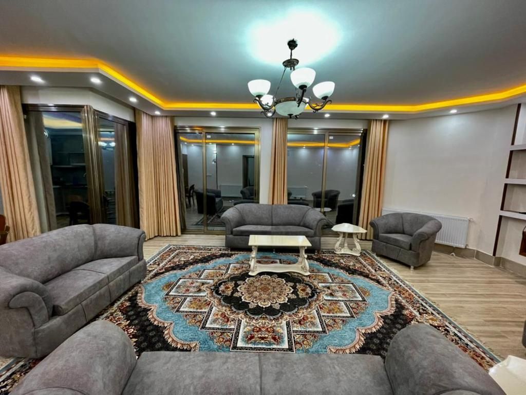 اجاره ویلا باغبهادران باغبادران باغ بهادران|اجارهٔ کوتاه‌مدت ویلا و باغ|اصفهان, بوستان آینه خانه|دیوار