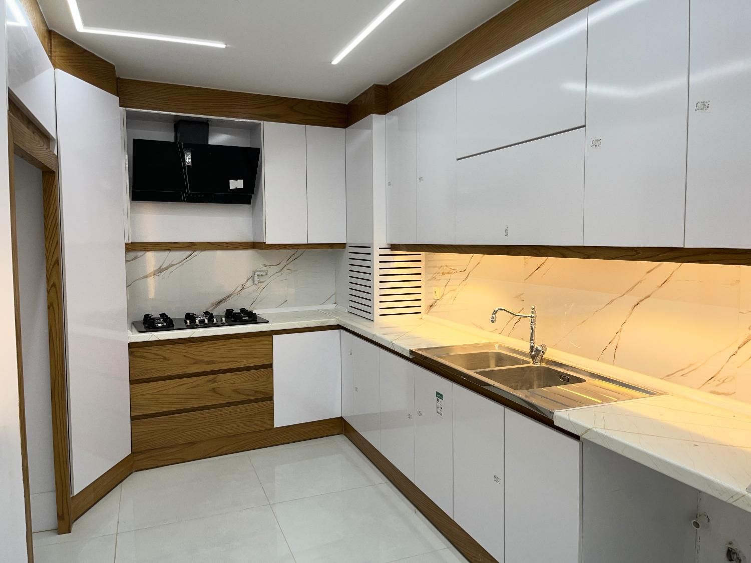 آپارتمان۱۳۰متر سه خوابه کلادو طبقه-اول رو همکف|فروش آپارتمان|اصفهان, شهرک مهدیه|دیوار