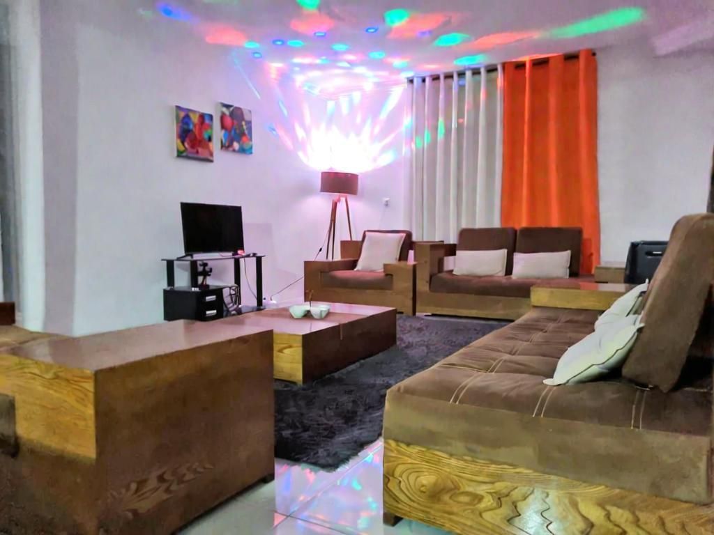 اجاره سوییت شخصی شیک|اجارهٔ کوتاهمدت آپارتمان و سوئیت|مشهد, هفت تیر (حافظ)|دیوار