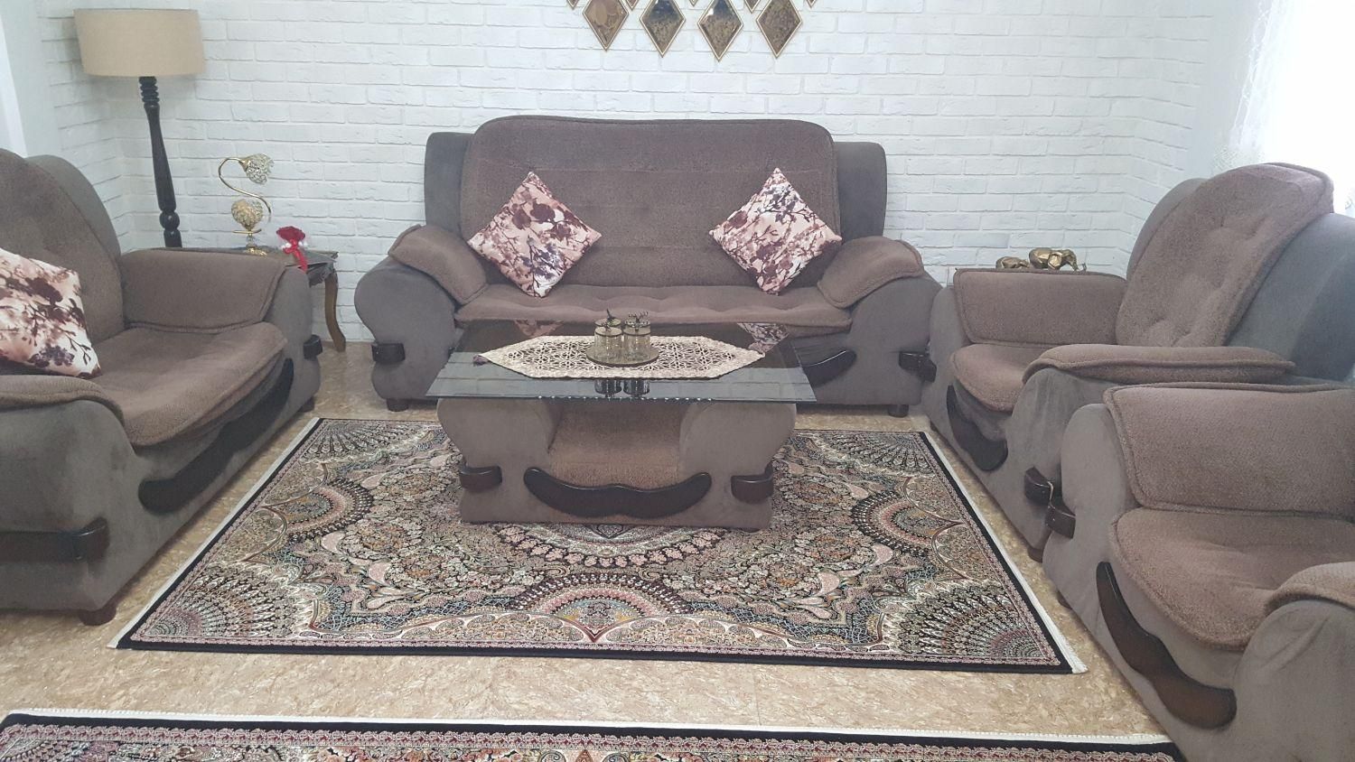 مبلمان راحتی همراه با میزهای عسلی|مبلمان خانگی و میز عسلی|رشت, لاکان شهر|دیوار