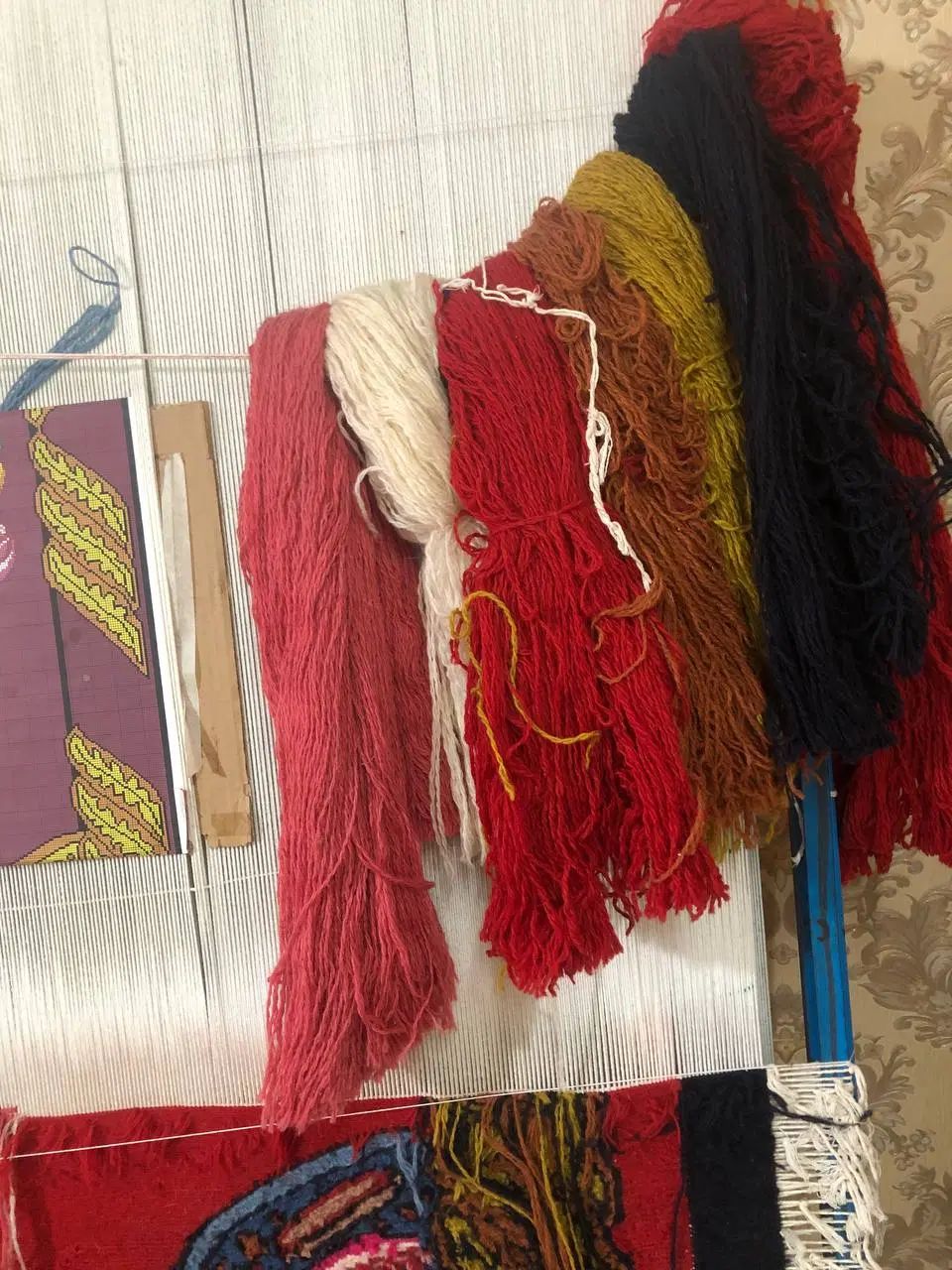 دار قالی|فرش|تهران, مینای شمالی (مخبر)|دیوار