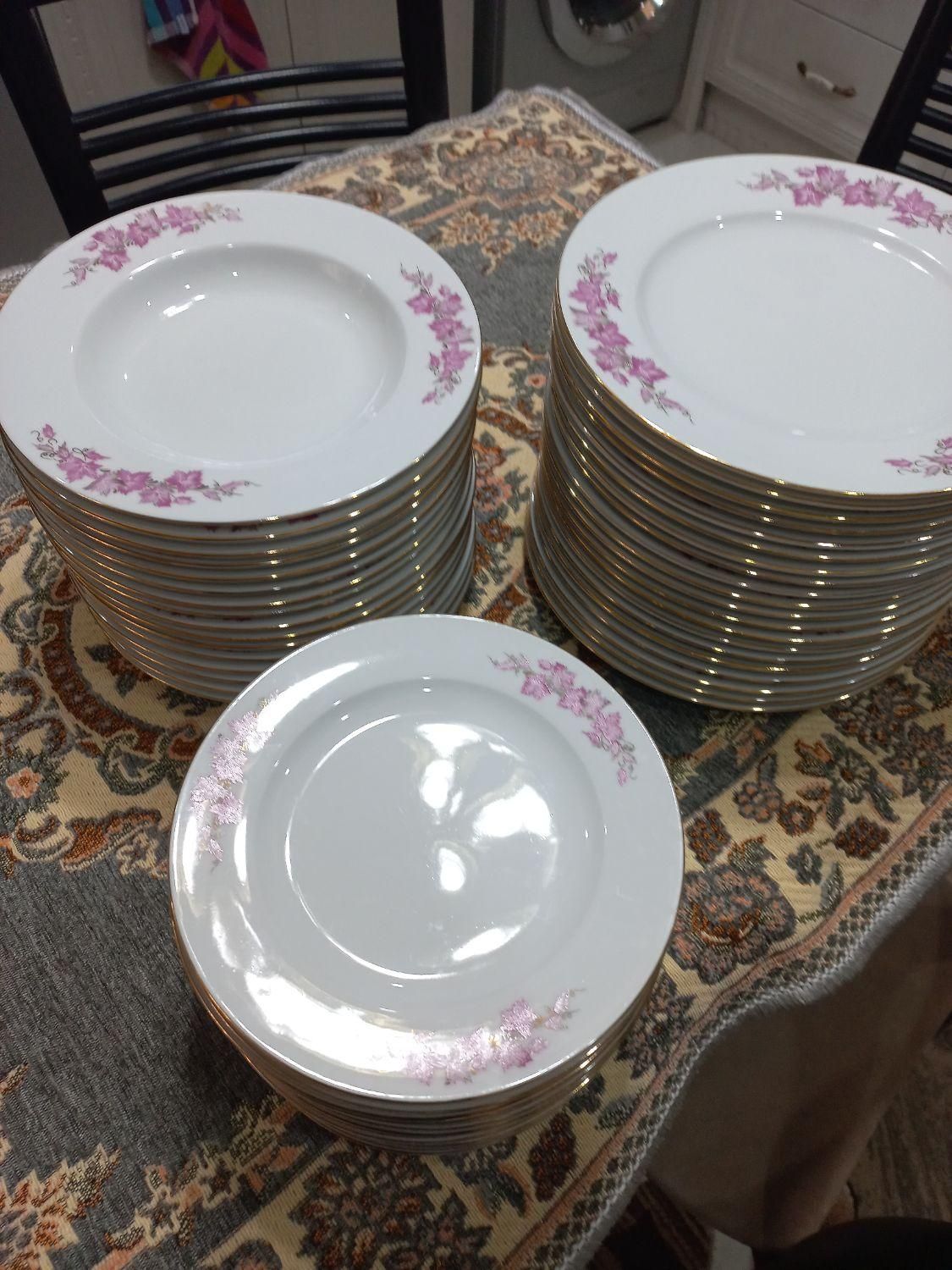 سرویس چینی زرین. گلدان کریستال|ظروف سرو و پذیرایی|ابهر, |دیوار