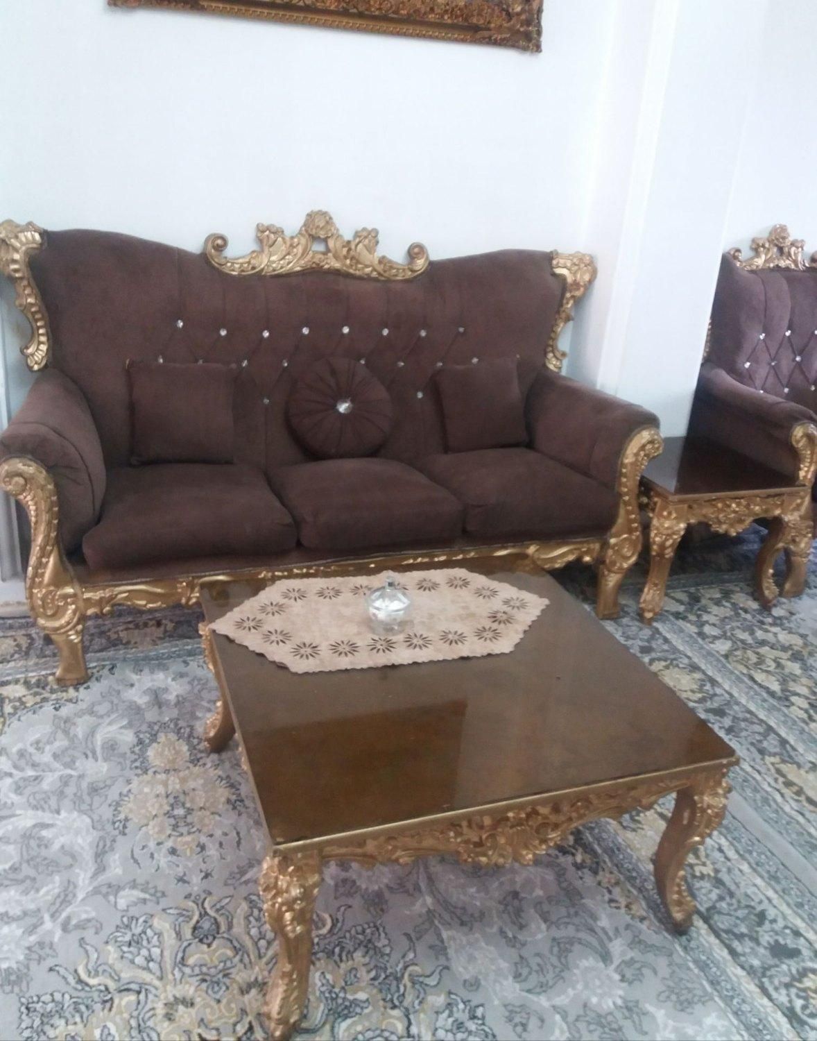 مبلمان کلاسیک همراه جلو مبلی و میز عسلی|مبلمان خانگی و میز عسلی|لاهیجان, امیرشهید|دیوار