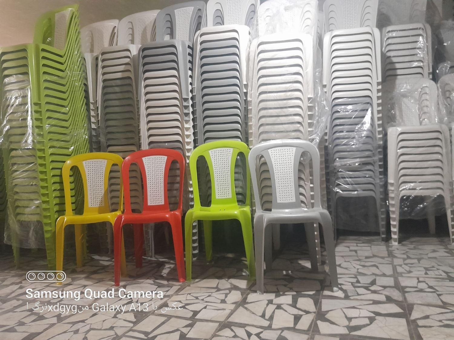 صندلی پلاستیکی دورنگ|صندلی و نیمکت|اصفهان, بهارانچی|دیوار