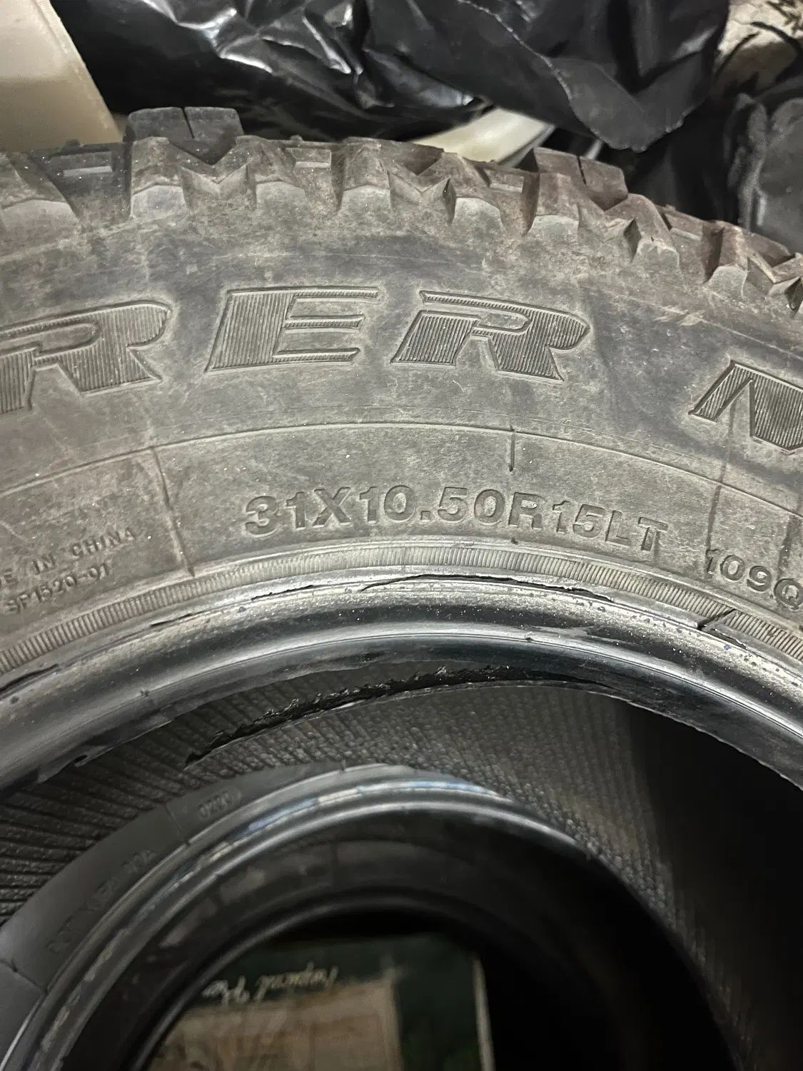 لاستیک آفرودی mt گل جنگلی ، چراغ مربعی پاترول جیپ|قطعات یدکی و لوازم جانبی|رشت, دیلمان|دیوار