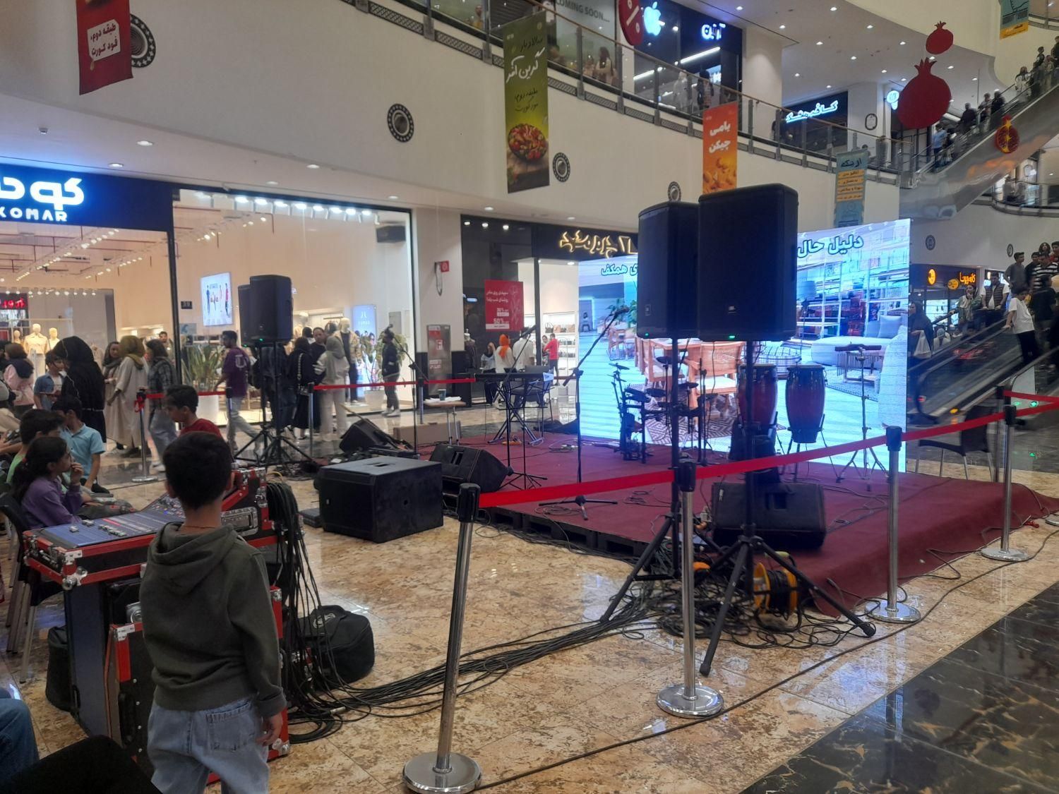 اجاره باند فلشخور سیستم صدا نورپردازی tvکفLED|خدمات پذیرایی، مراسم|بندرعباس, |دیوار