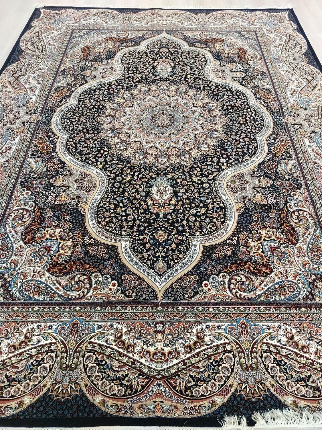 فرش سرمه ای۱۲متری۷۰۰شانه تراکم۲۵۵۰/کاملا نو و آک|فرش|اصفهان, بهاران|دیوار