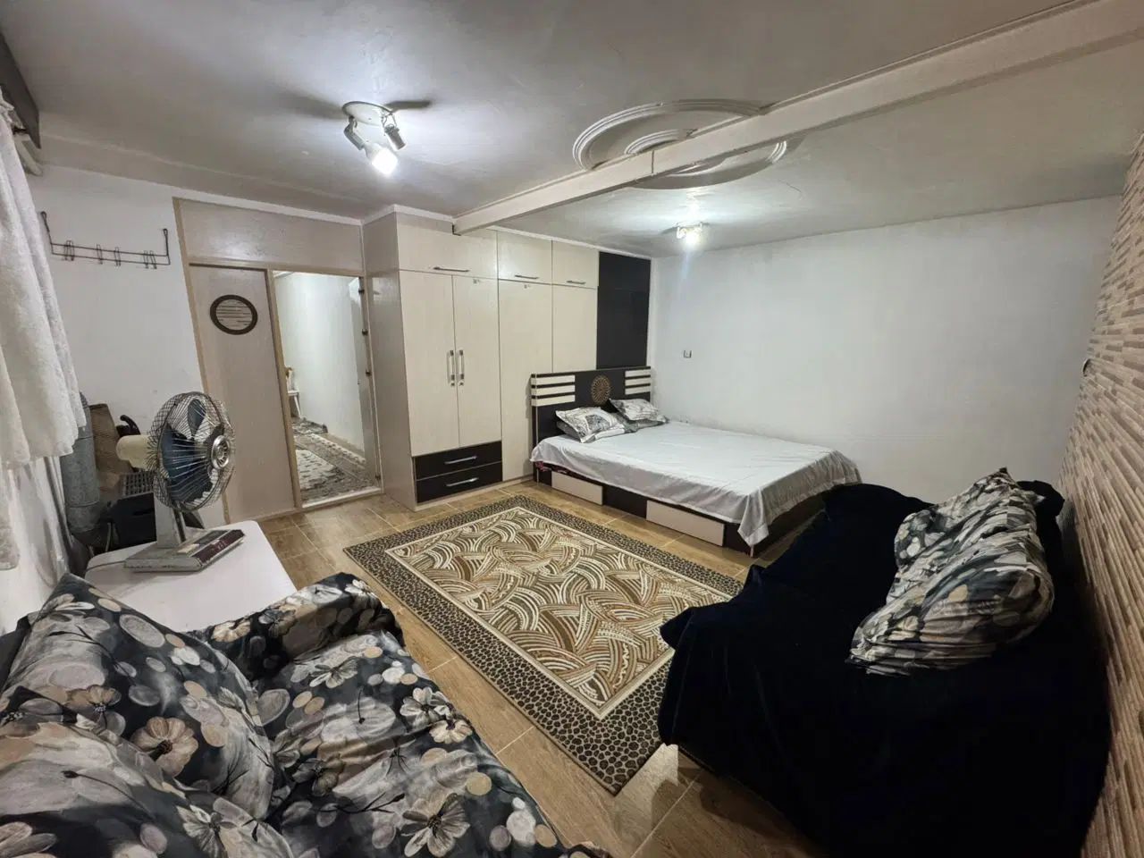 سویت کاملاتروتمیز وعالی درمحیط مناسب|اجارهٔ کوتاه‌مدت آپارتمان و سوئیت|رشت, پیرکلاچای|دیوار