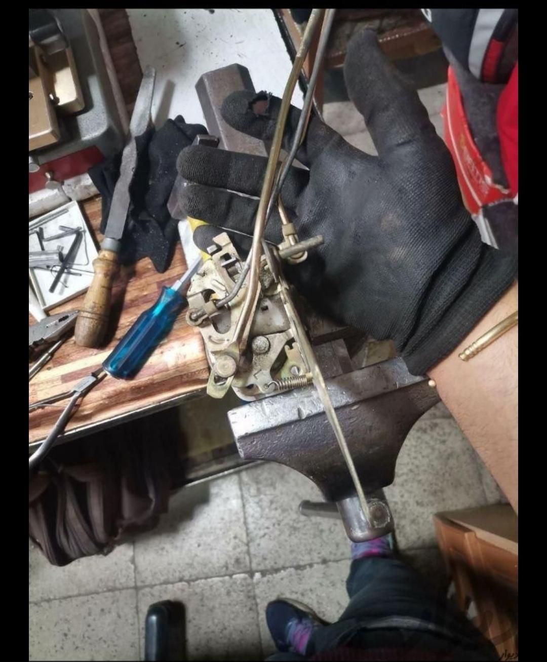 کلیدسازی و قفل سازی سیار فوری|خدمات پیشه و مهارت|تهران, خرمشهر|دیوار