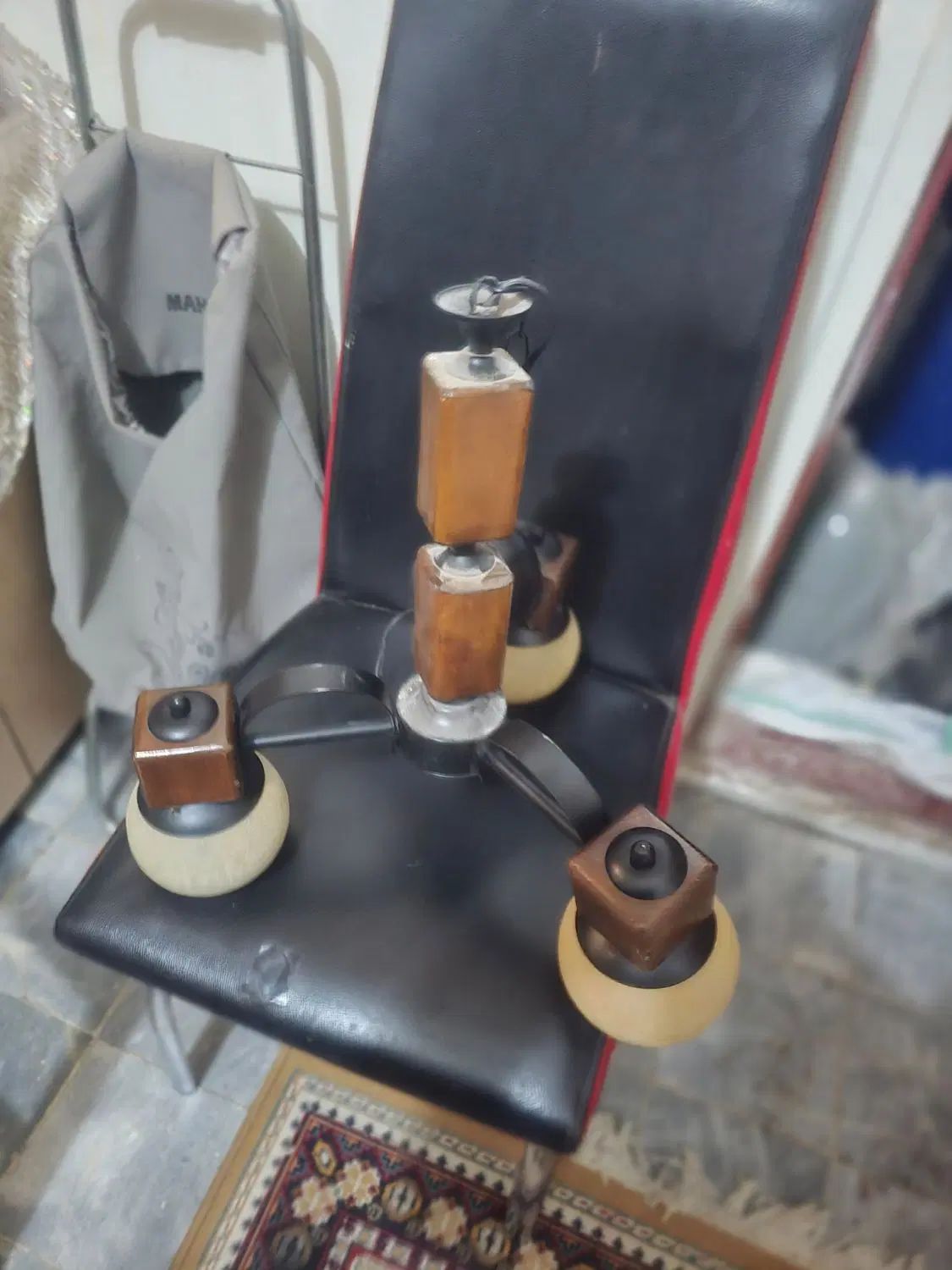 یک جفت لوستر سه شاخه|لوستر و چراغ آویز|اصفهان, خانه اصفهان|دیوار