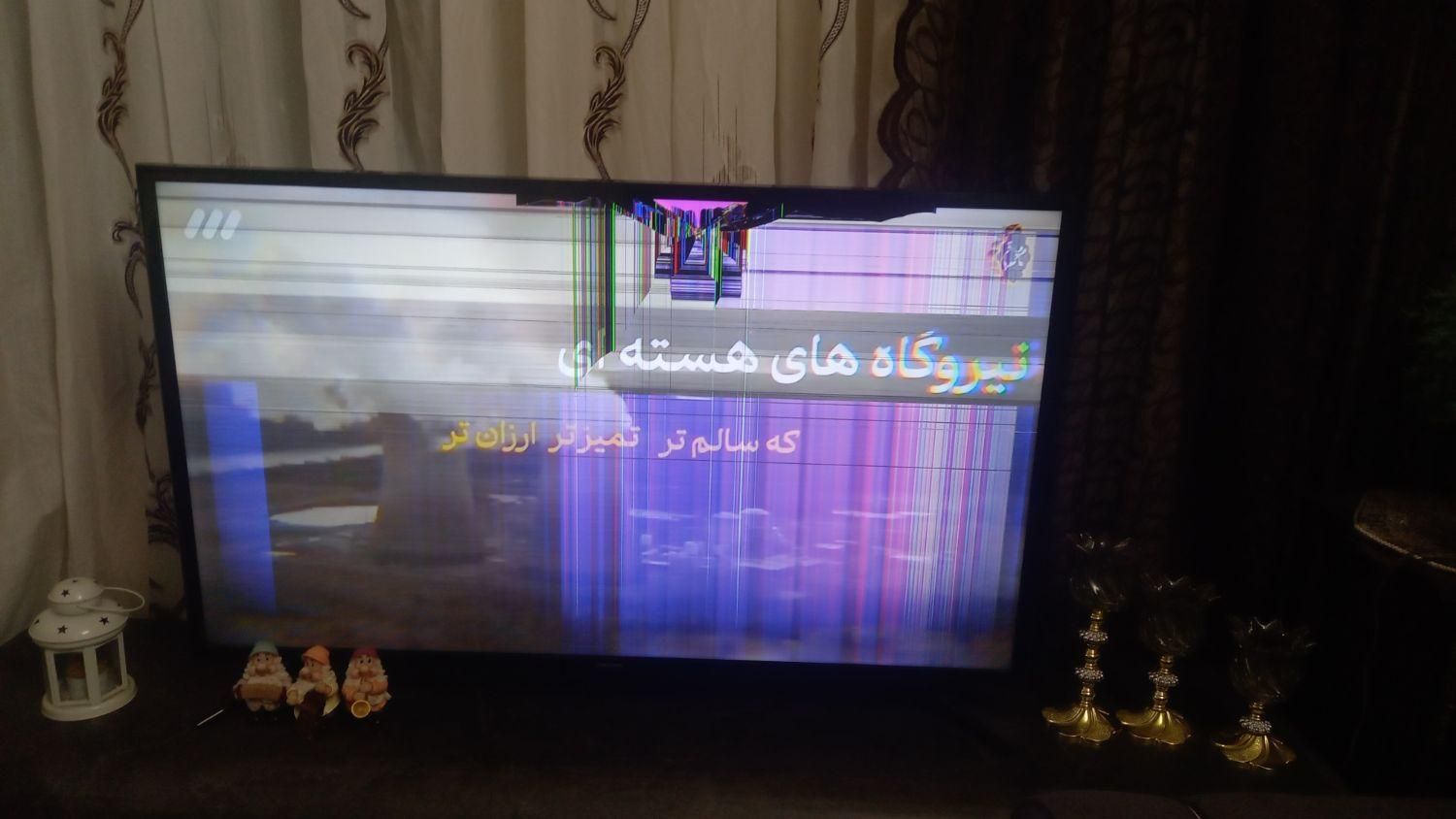 تلوزیون شکسته|تلویزیون و پروژکتور|تهران, امام زاده حسن|دیوار