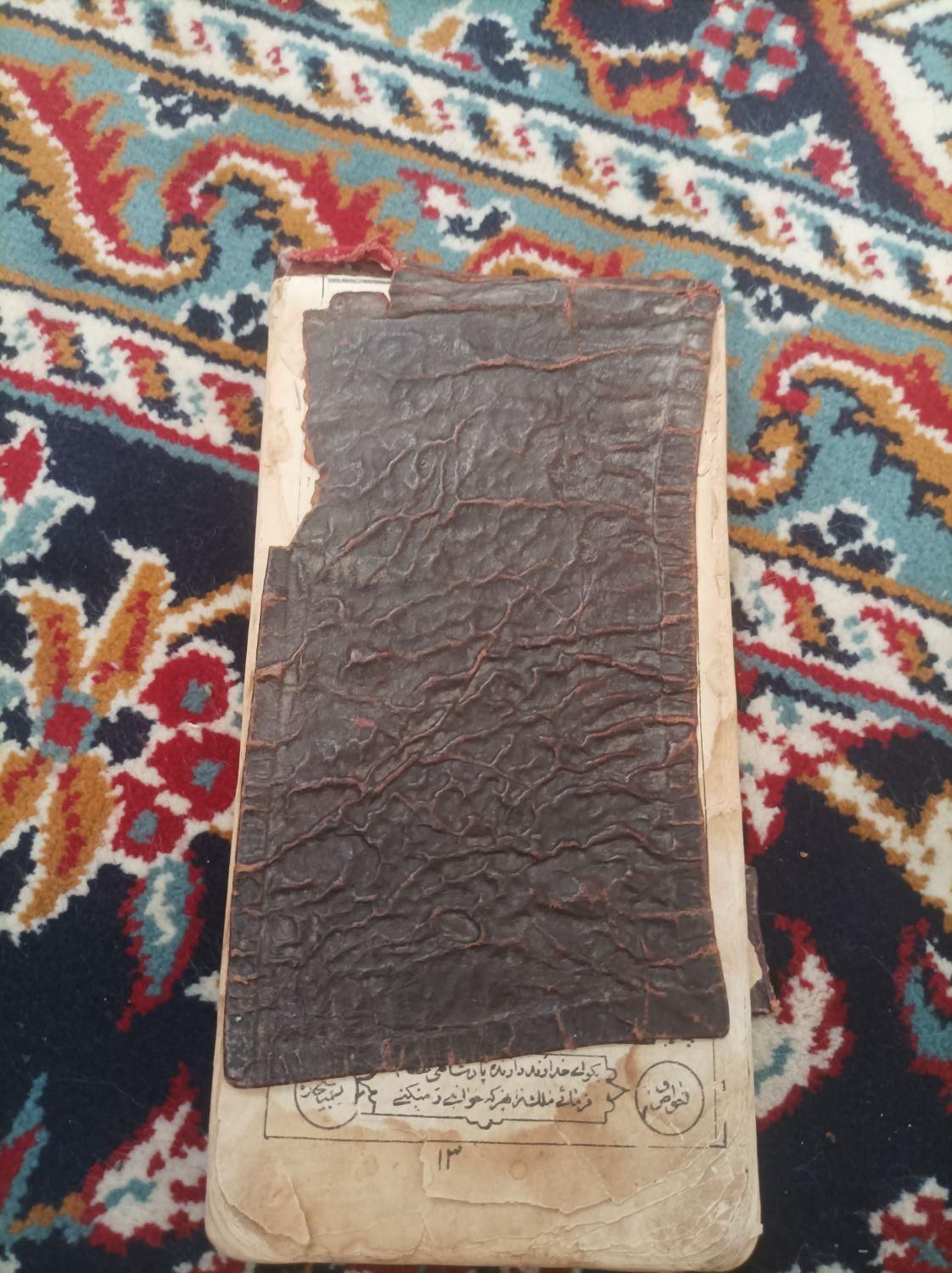 یه سری کتابهای قدیمی خط سنگی|کلکسیون اشیاء عتیقه|فردوس (خراسان), |دیوار