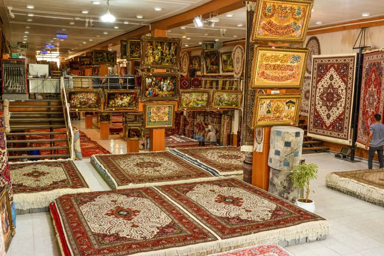 نیروی کار آقا وخانم در نمایشگاه فرش منتظران خرسندی|استخدام بازاریابی و فروش|مرند, |دیوار