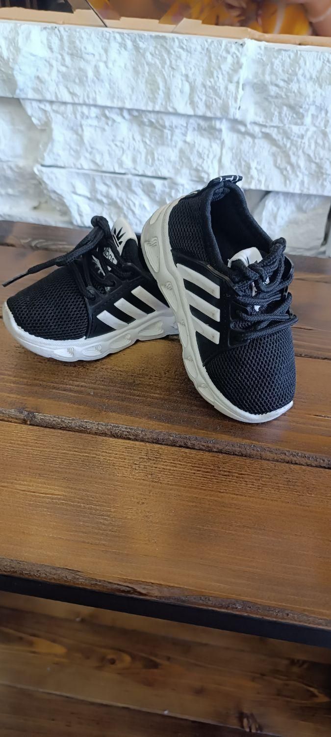 کفش بچه درحدنو فقط دوبار پا خورده اونم تو بقل|کفش و لباس بچه|ورامین, ورامین|دیوار