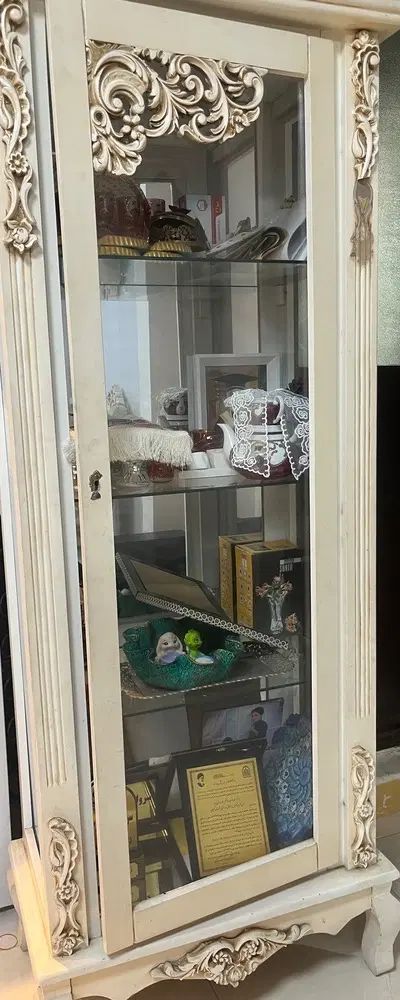 یک دست مبل سلطنتی به همراه(بوفه و جلو مبلی و عسلی)|مبلمان خانگی و میز عسلی|بندر انزلی, کارآموزی|دیوار