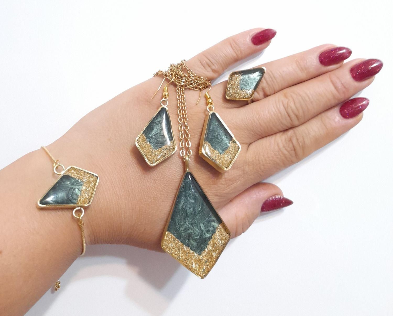 ست و نیم ست ، دستبند و گردنبند با هنر رزین|بدلیجات|زنجان, |دیوار