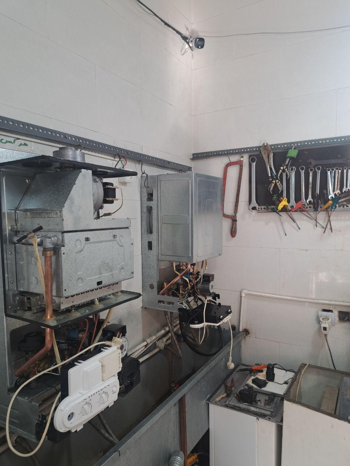 تعمیرات پکیج شوفاژ دیواری و نصب رادیاتور و آبگرمکن|خدمات پیشه و مهارت|پرند, فاز ۲|دیوار