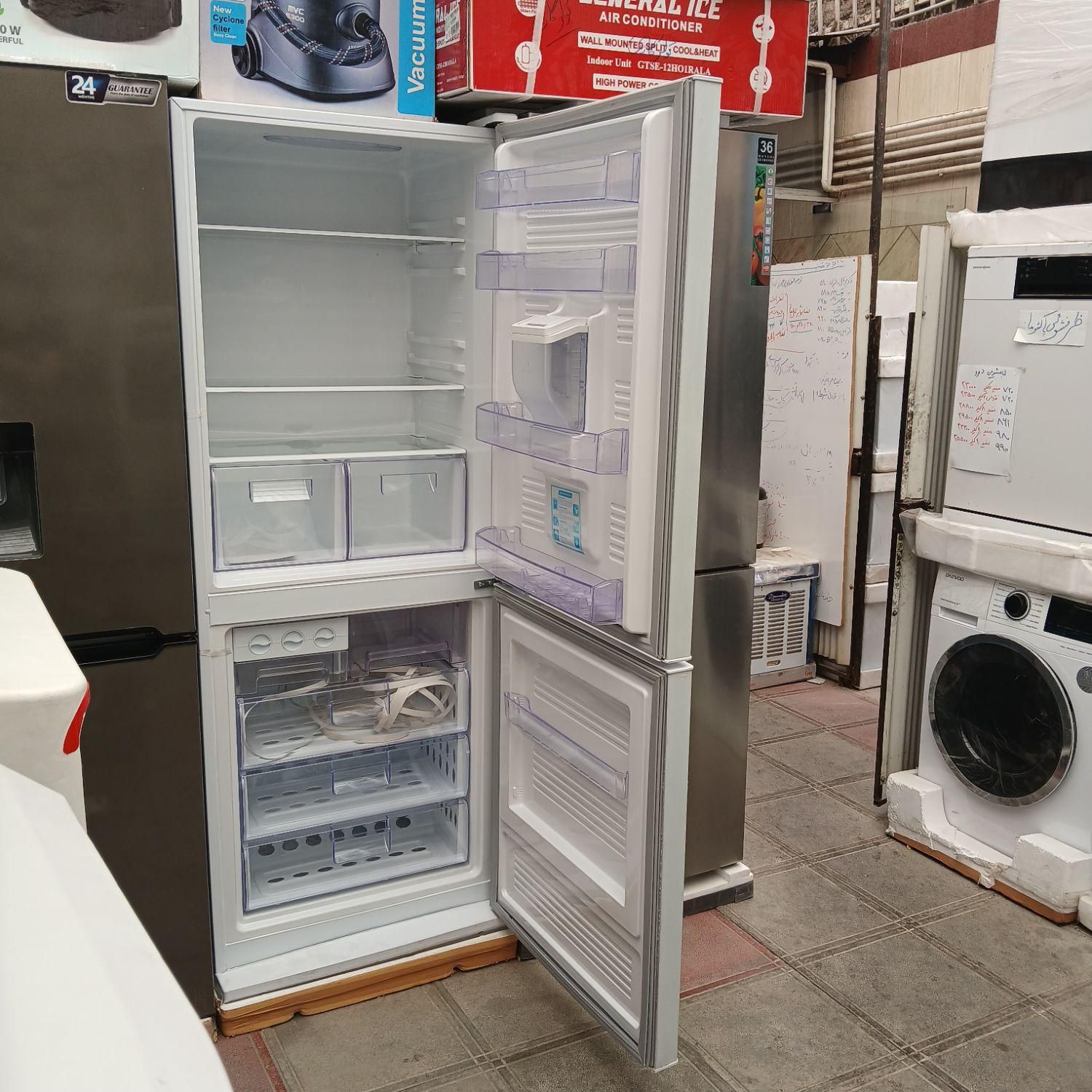 یخچال فریزر۲۷فوت بکولوکس/جنرال باگارانتی بدون برفک|یخچال و فریزر|مشهد, طلاب|دیوار