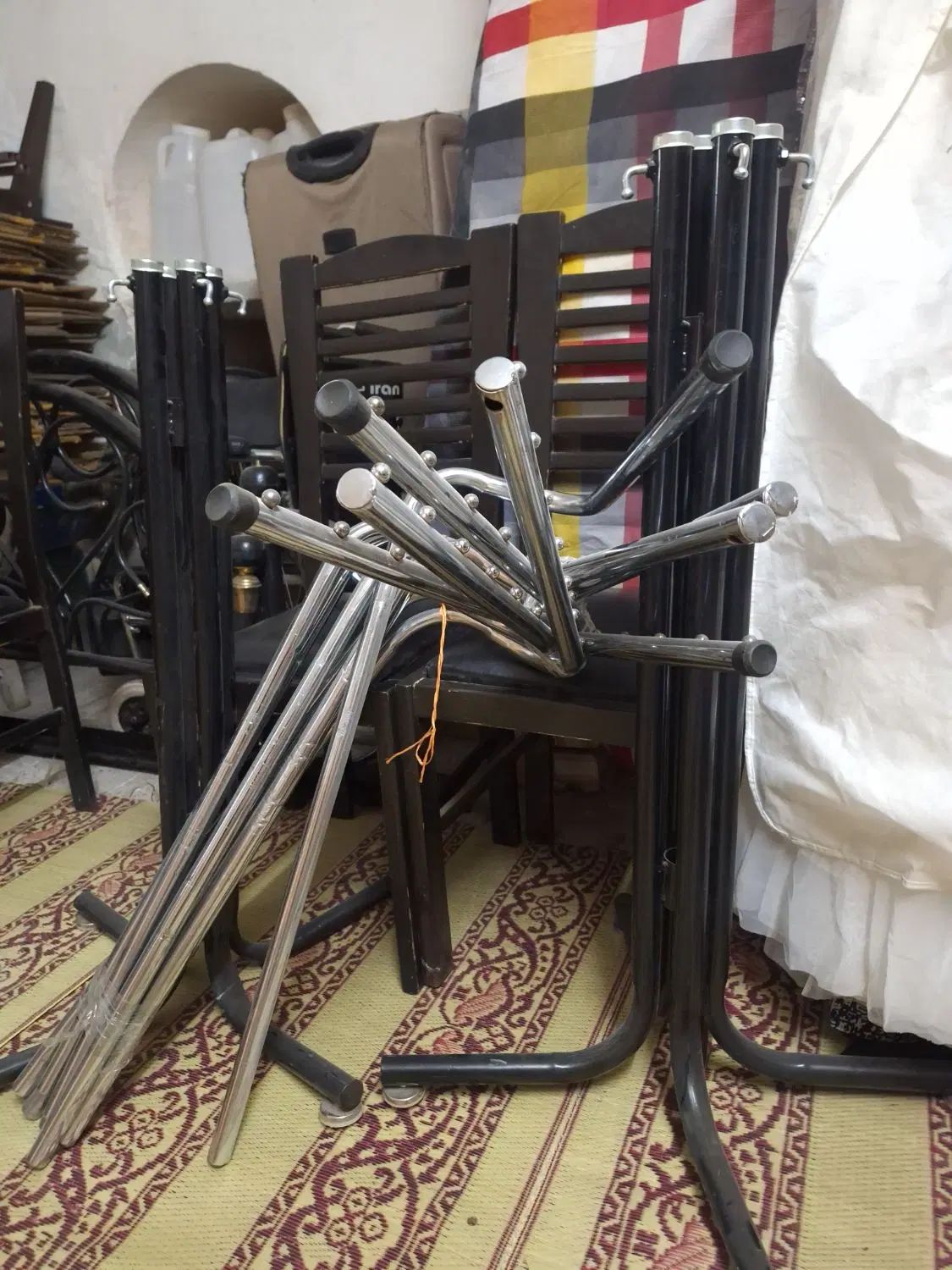 فروش درحدنوسطل پدال دار.رگال روی پایه.مناسب|بندرخت و رخت‌آویز|شیراز, گود عربان|دیوار