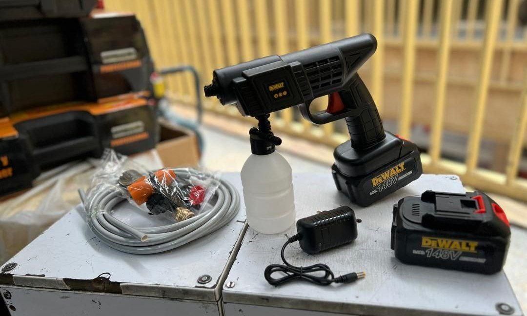 کارواش شارژی دوباتری با قابلیت سمپاشی درجه یک|ابزارآلات|قزوین, |دیوار