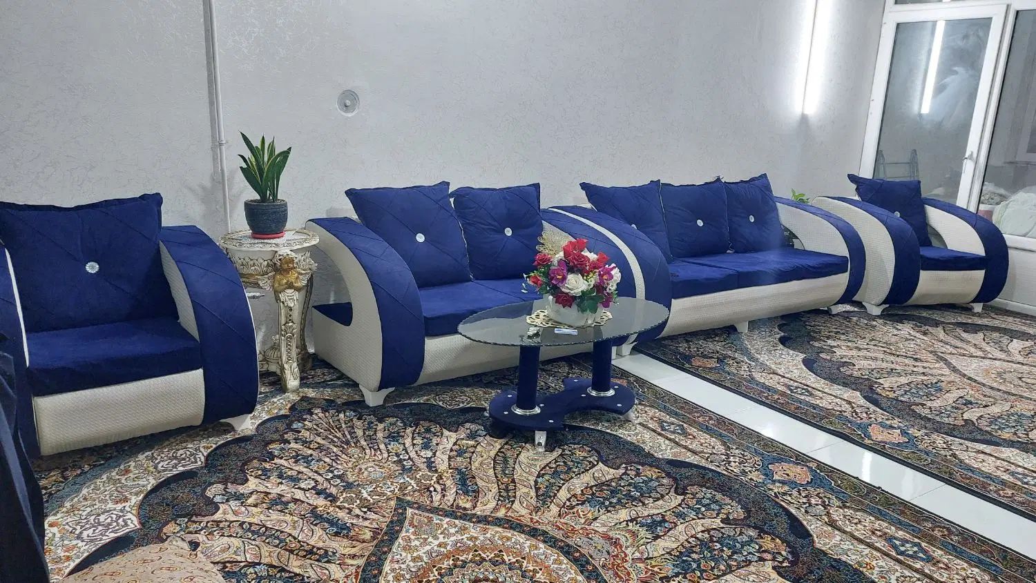 مبل هفت نفره راحتی با سه میز عسلی|مبلمان خانگی و میز عسلی|مشهد, انصار|دیوار