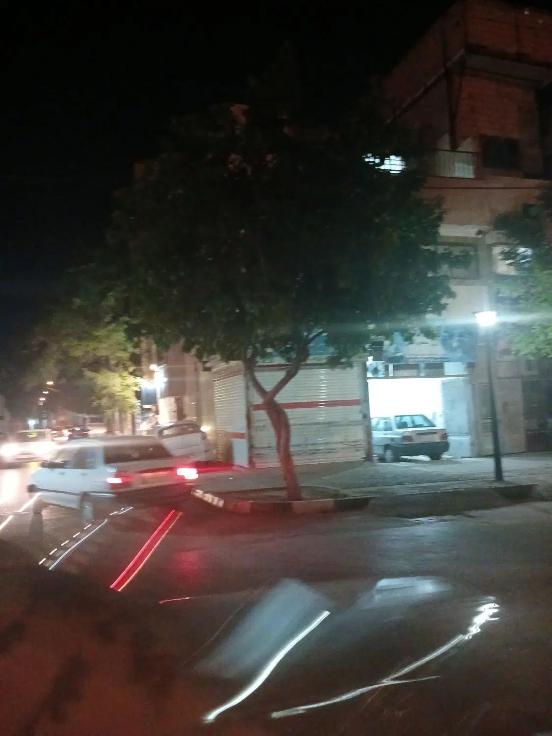 اجاره مغازه حاشیه  صدمتری ۳۰متر مربع|اجارهٔ مغازه و غرفه|مشهد, بلال|دیوار