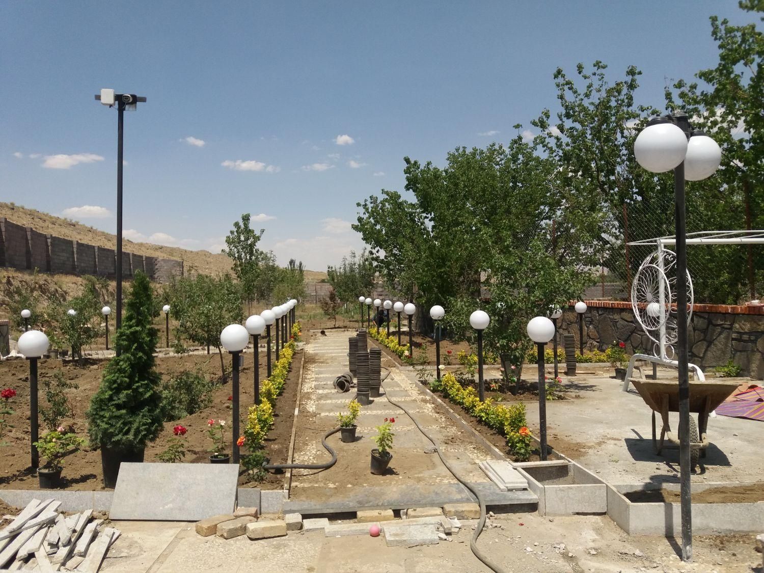 خدمات باغبانی شخم با تیلر سم پاشی فنس کشی هرسکاری|خدمات باغبانی و درختکاری|همدان, |دیوار