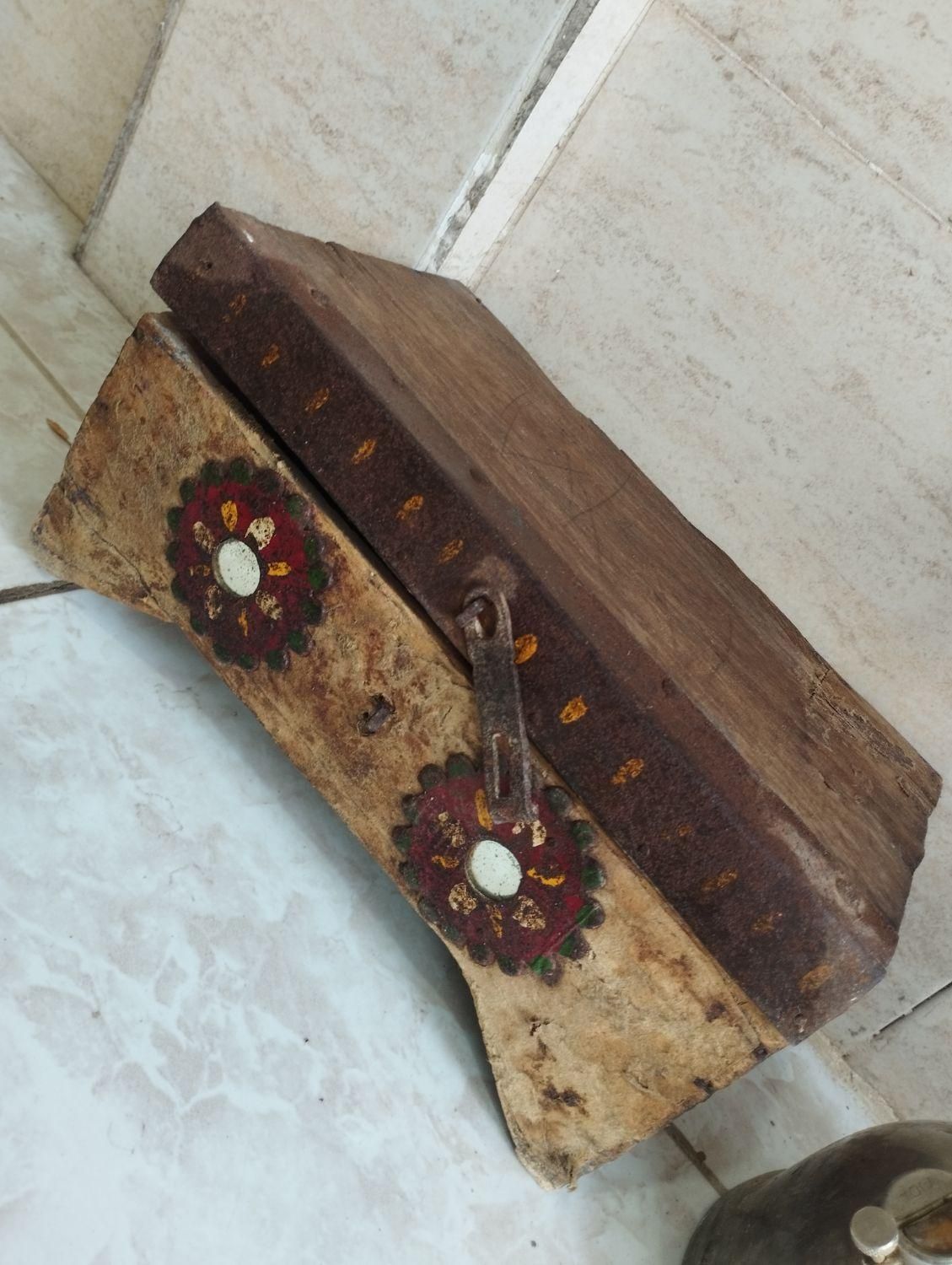 چراغ آنتیک سالم برنجی|کلکسیون اشیاء عتیقه|خرمدره, |دیوار