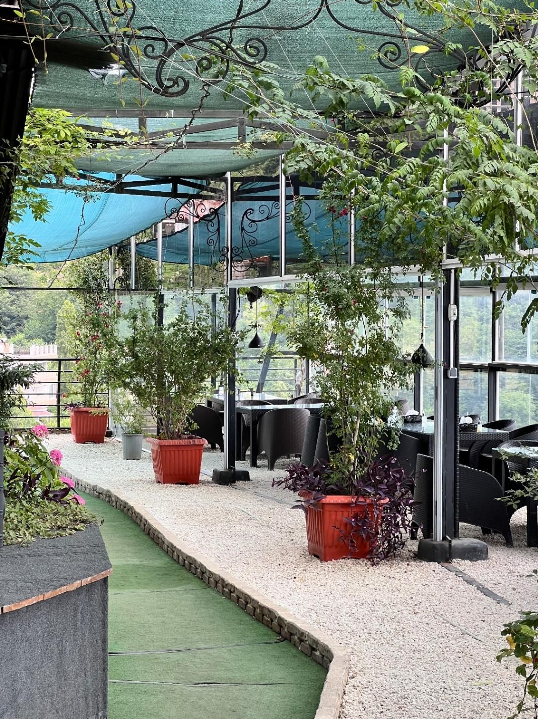 استخدام خدماتی در هتل(با خوابگاه و۳وعده غذا)|استخدام سرایداری و نظافت|چالوس, |دیوار