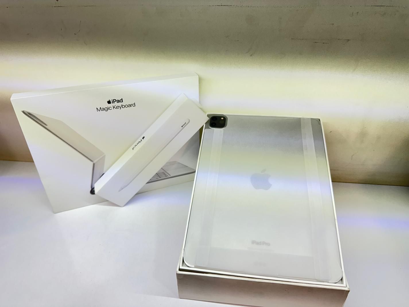 IPAD Pro 2022 m2 256 GB Magic Keyboard فوق اقتصادی|تبلت|کرج, کوی امامیه|دیوار