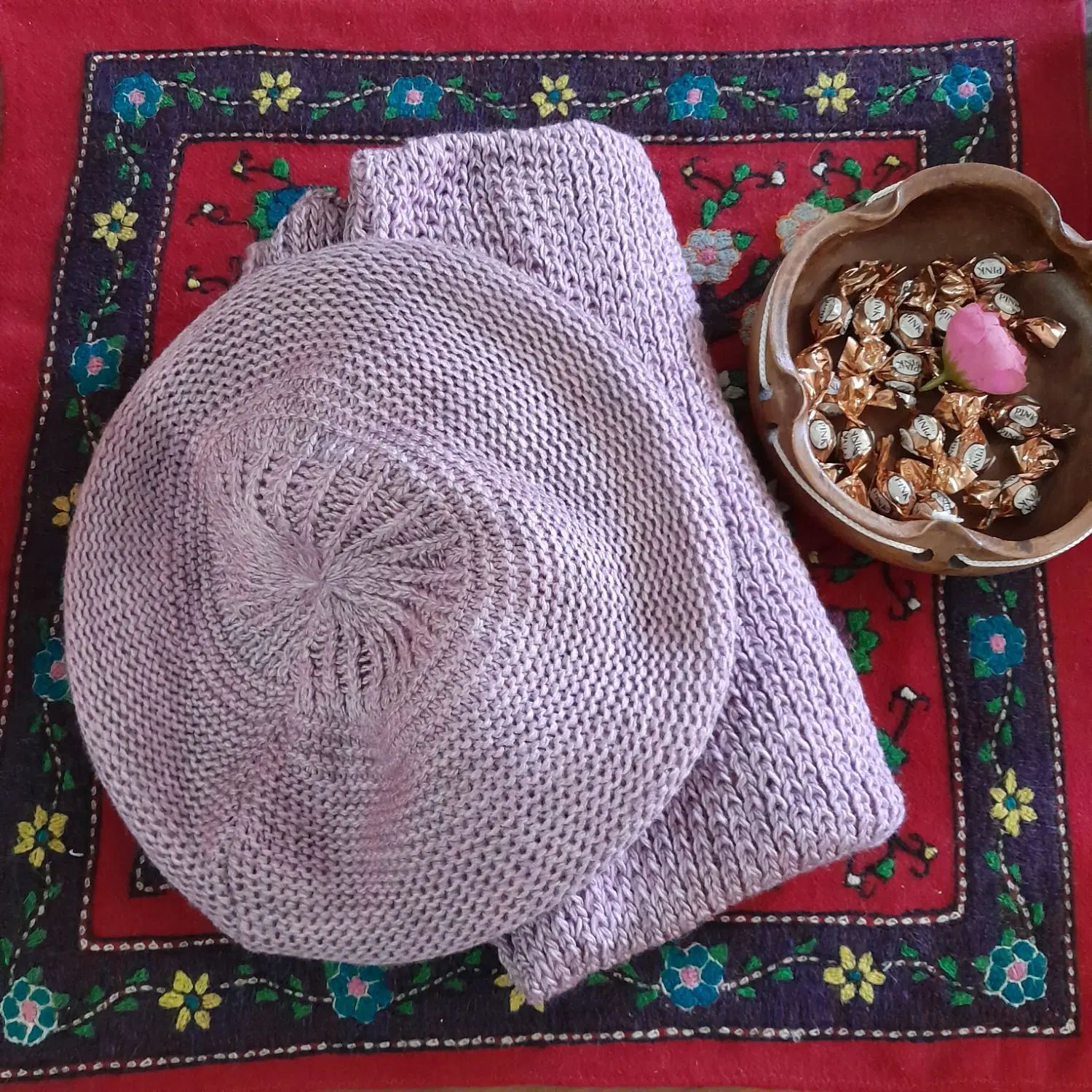 شال و کلاه|لباس|رشت, استادسرا|دیوار