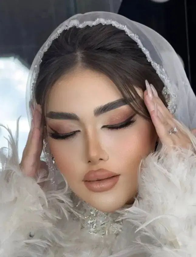 میکاپ و شنیون عروس وهمراهی ۵۰ درصد تخفیف|خدمات آرایشگری و زیبایی|مشهد, آزادشهر|دیوار